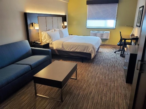Holiday Inn Express Maspeth Hotel image 10