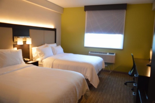 Holiday Inn Express Maspeth Hotel image 11