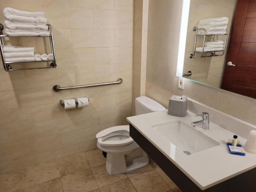 Holiday Inn Express Maspeth Hotel image 12