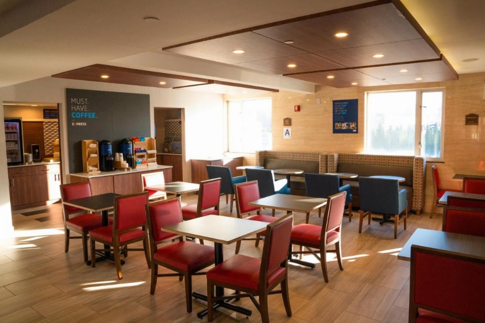 Holiday Inn Express Maspeth Hotel Image 14