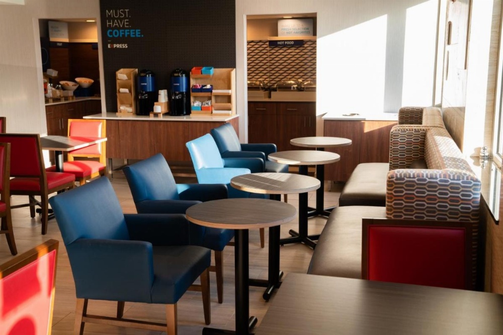 Holiday Inn Express Maspeth Hotel Image 18