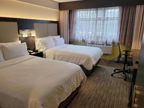 Holiday Inn Express Maspeth Hotel image 2