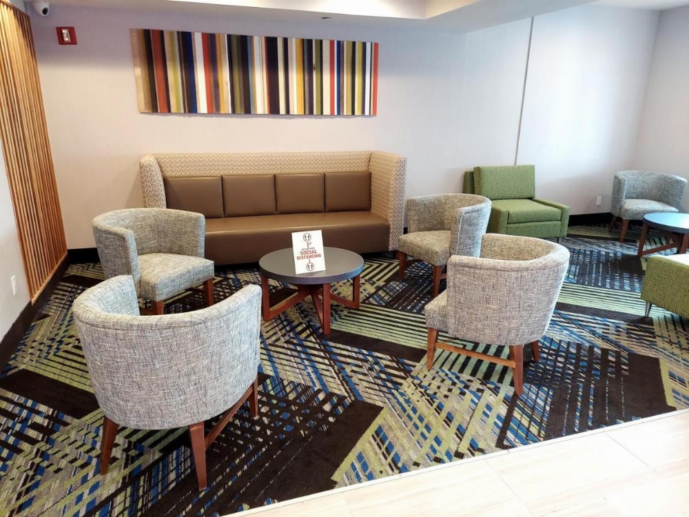 Holiday Inn Express Maspeth Hotel Image 23