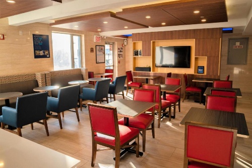 Holiday Inn Express Maspeth Hotel image 8